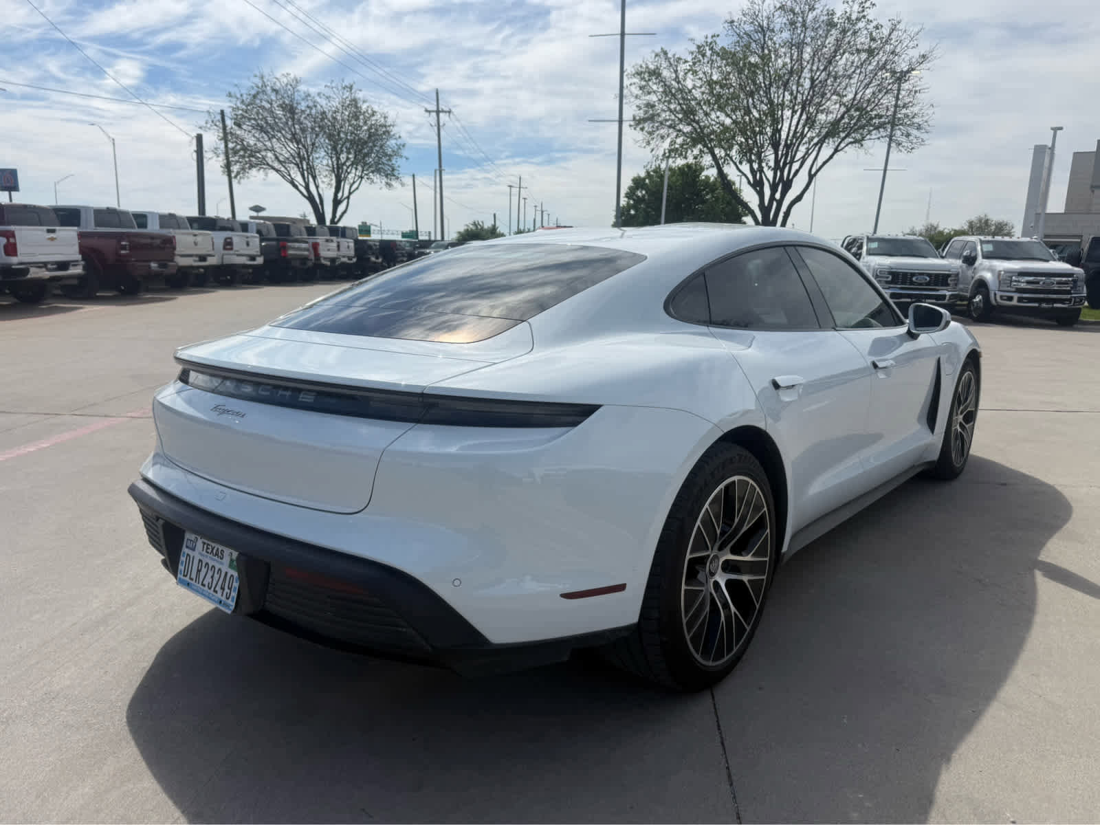 Used 2022 Porsche Taycan image 3