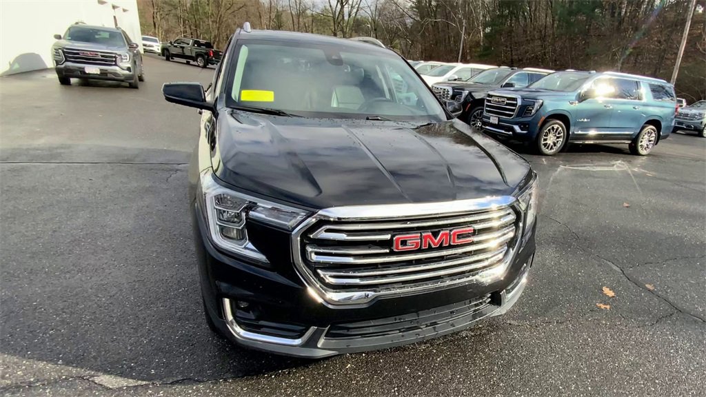 Used 2024 GMC Terrain SLT image 4