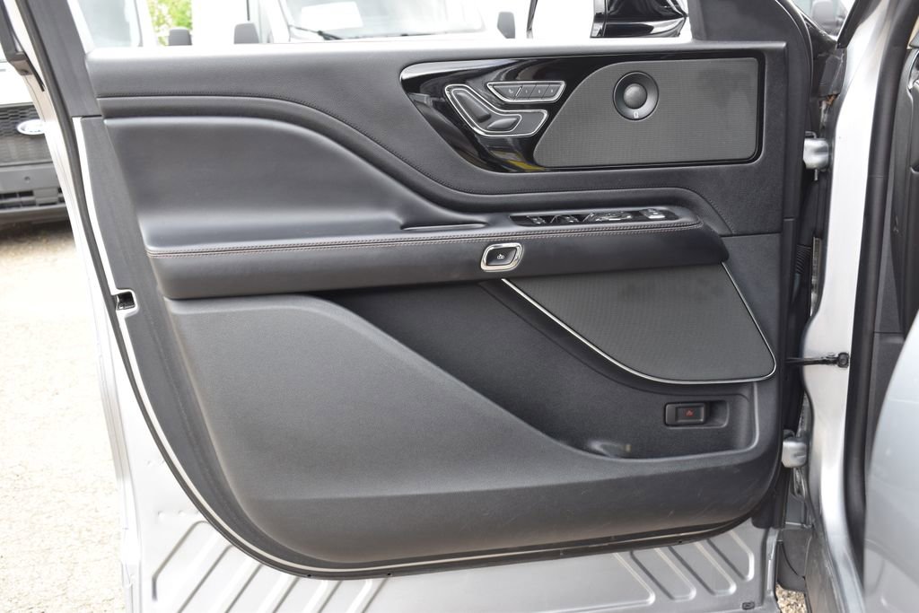 Used 2020 Lincoln Aviator Reserve w/ Elements Package Plus image 8
