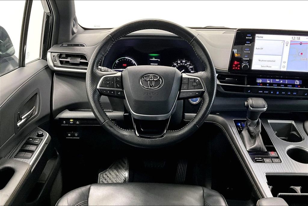 Used 2022 Toyota Sienna XLE Woodland Edition AWD/4WD image 5