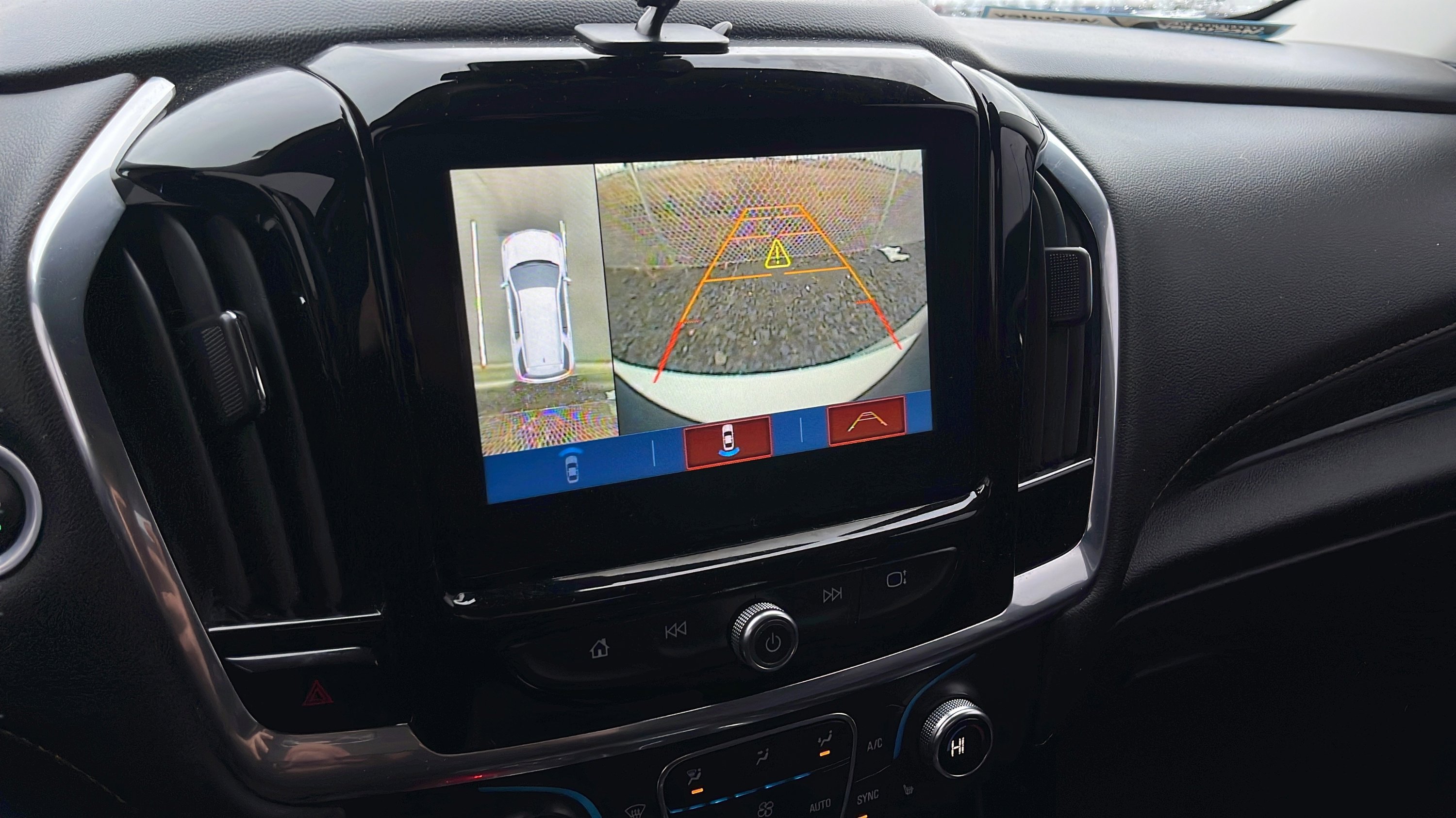 Used 2019 Chevrolet Traverse RS image 34