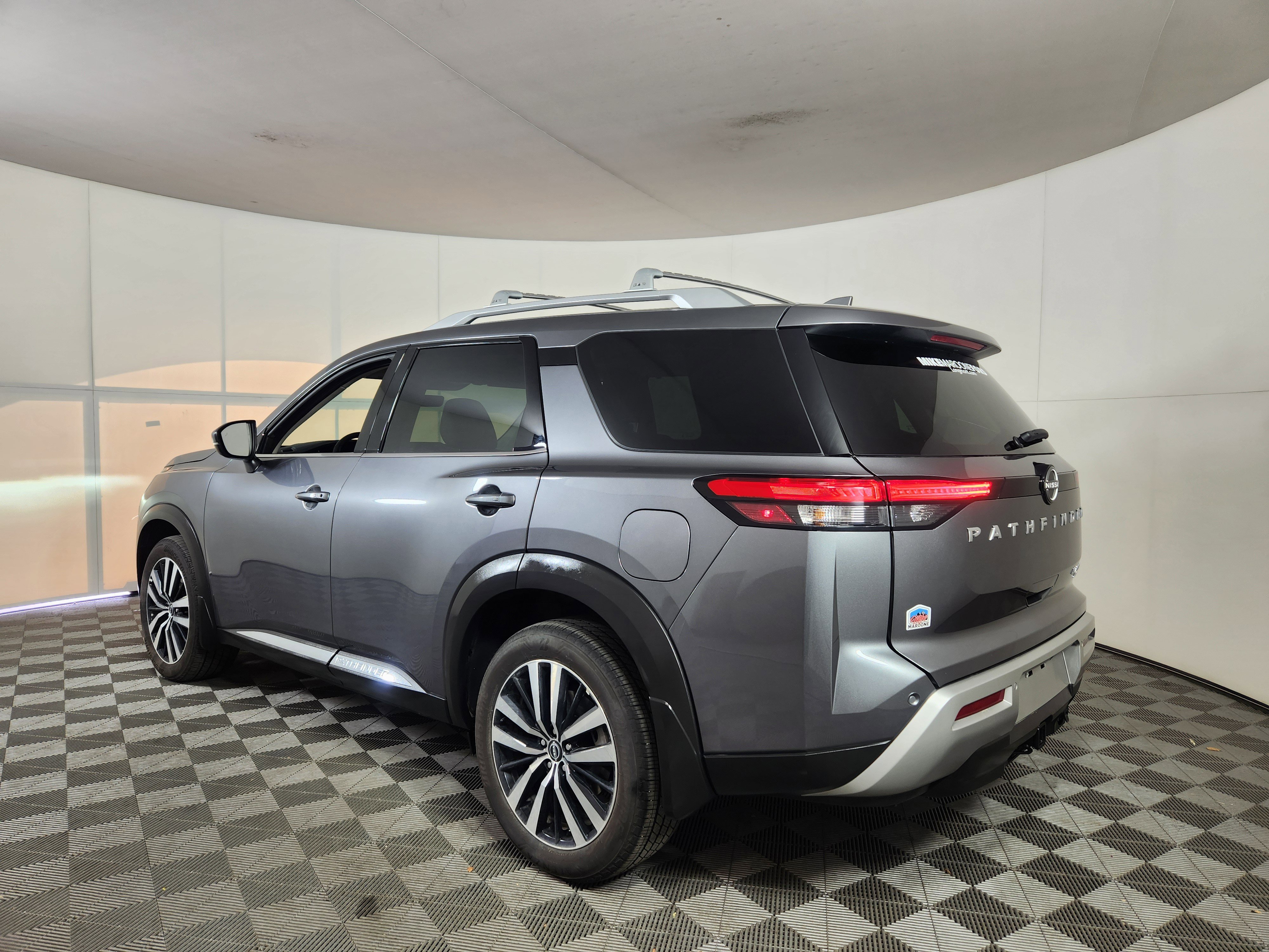 Used 2025 Nissan Pathfinder Platinum image 5