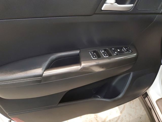 Used 2019 Kia Sportage LX image 11