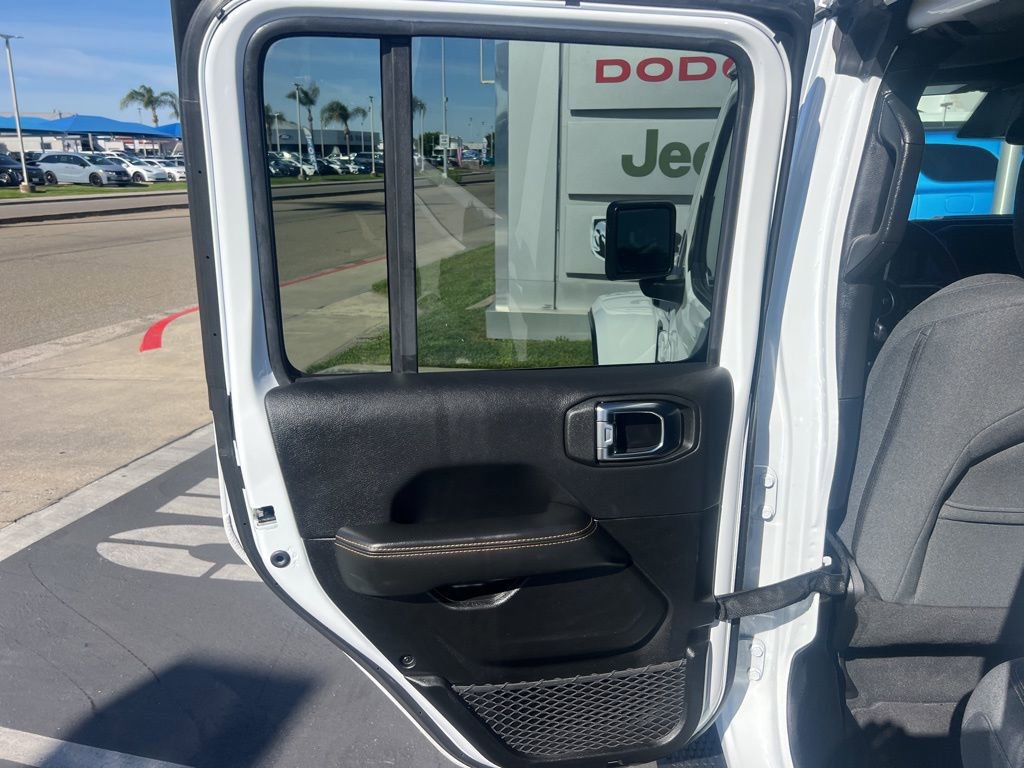 Used 2025 Jeep Wrangler Unlimited Sahara AWD/4WD image 30