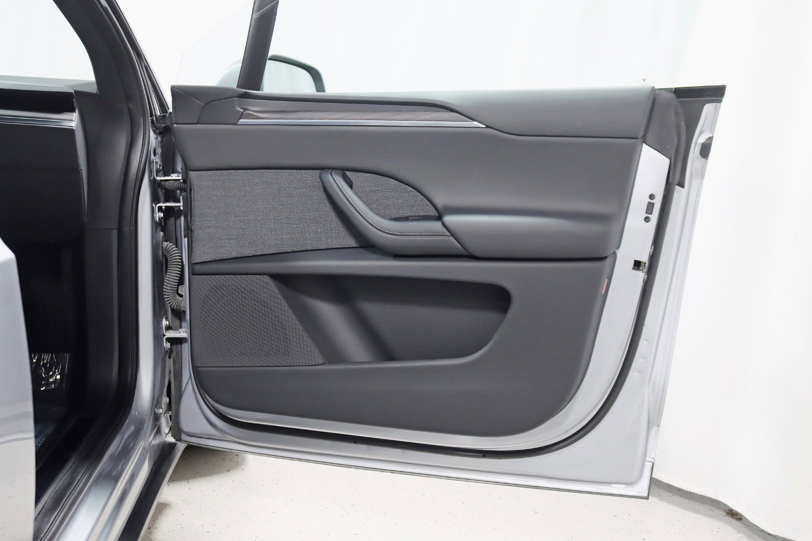 Used 2025 Tesla Model X image 36