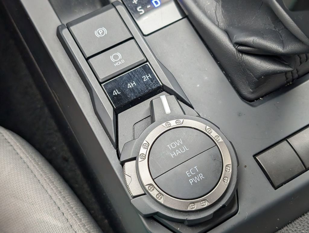 Used 2025 Toyota Tacoma SR5 AWD/4WD image 18