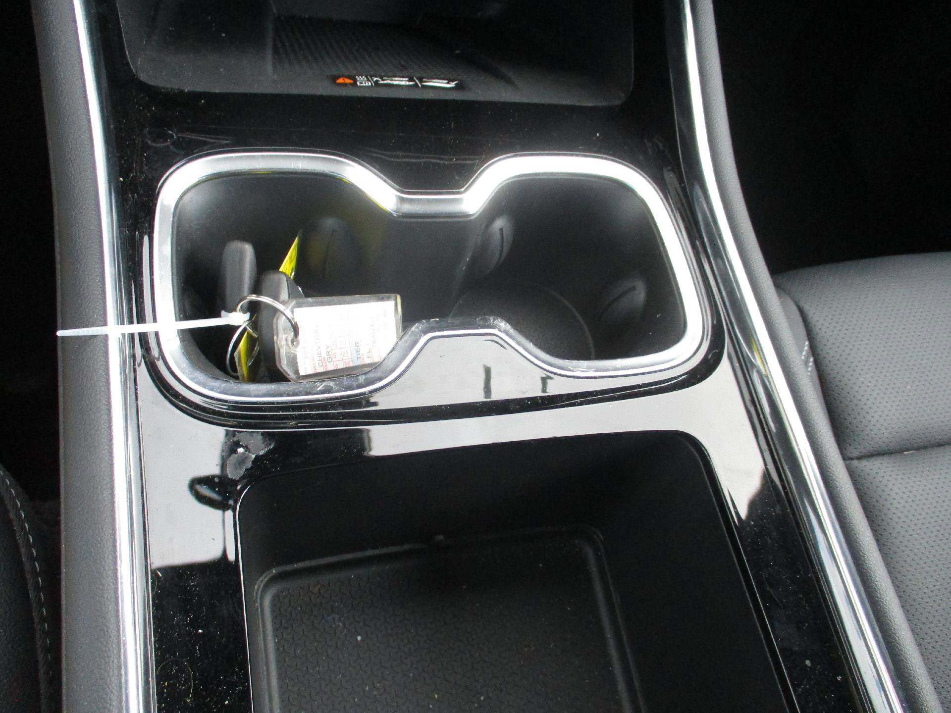 Used 2025 Chevrolet Traverse LT image 18