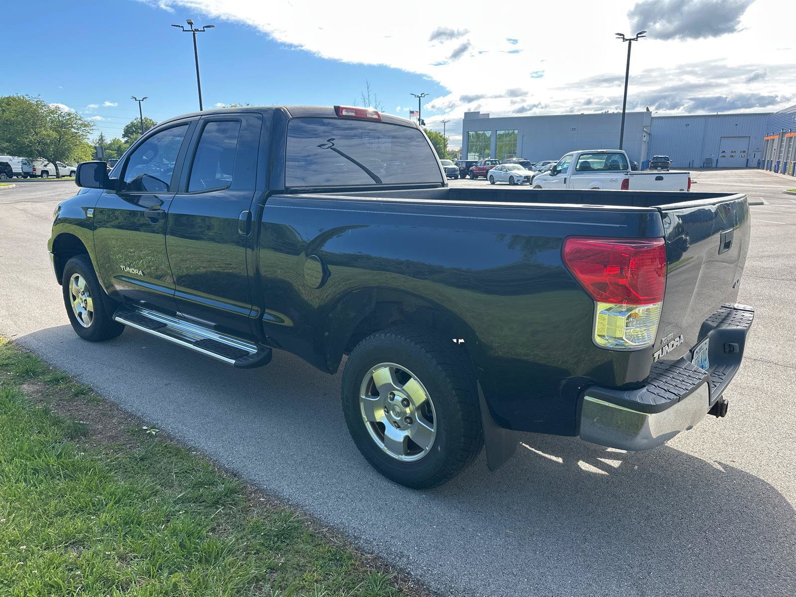 Used 2008 Toyota Tundra 4x4 Double Cab w/ Tow Pkg image 9