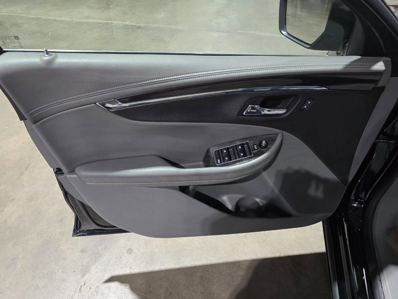 Used 2015 Chevrolet Impala LTZ image 24