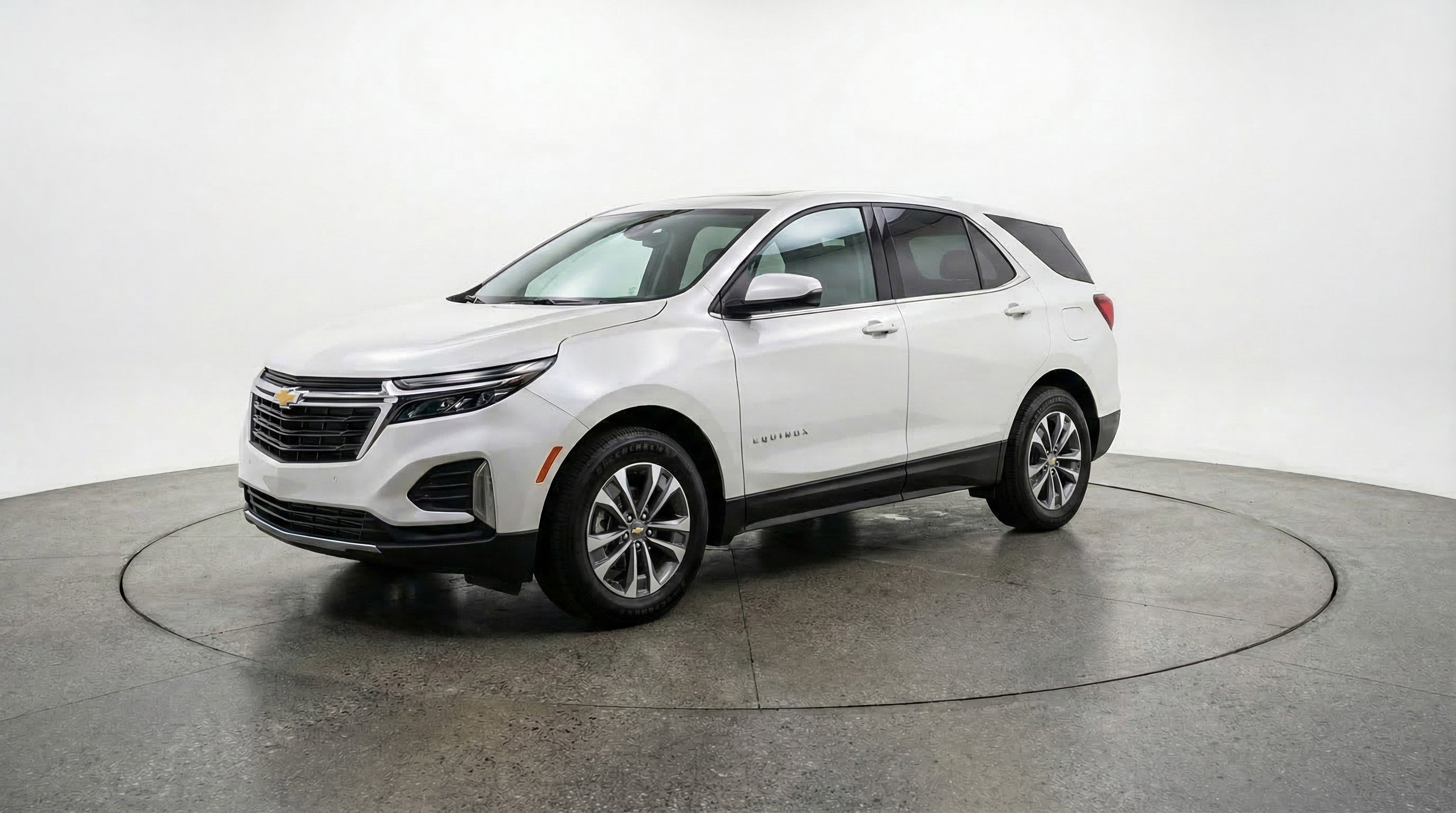 Used 2025 Chevrolet Equinox LT image 3