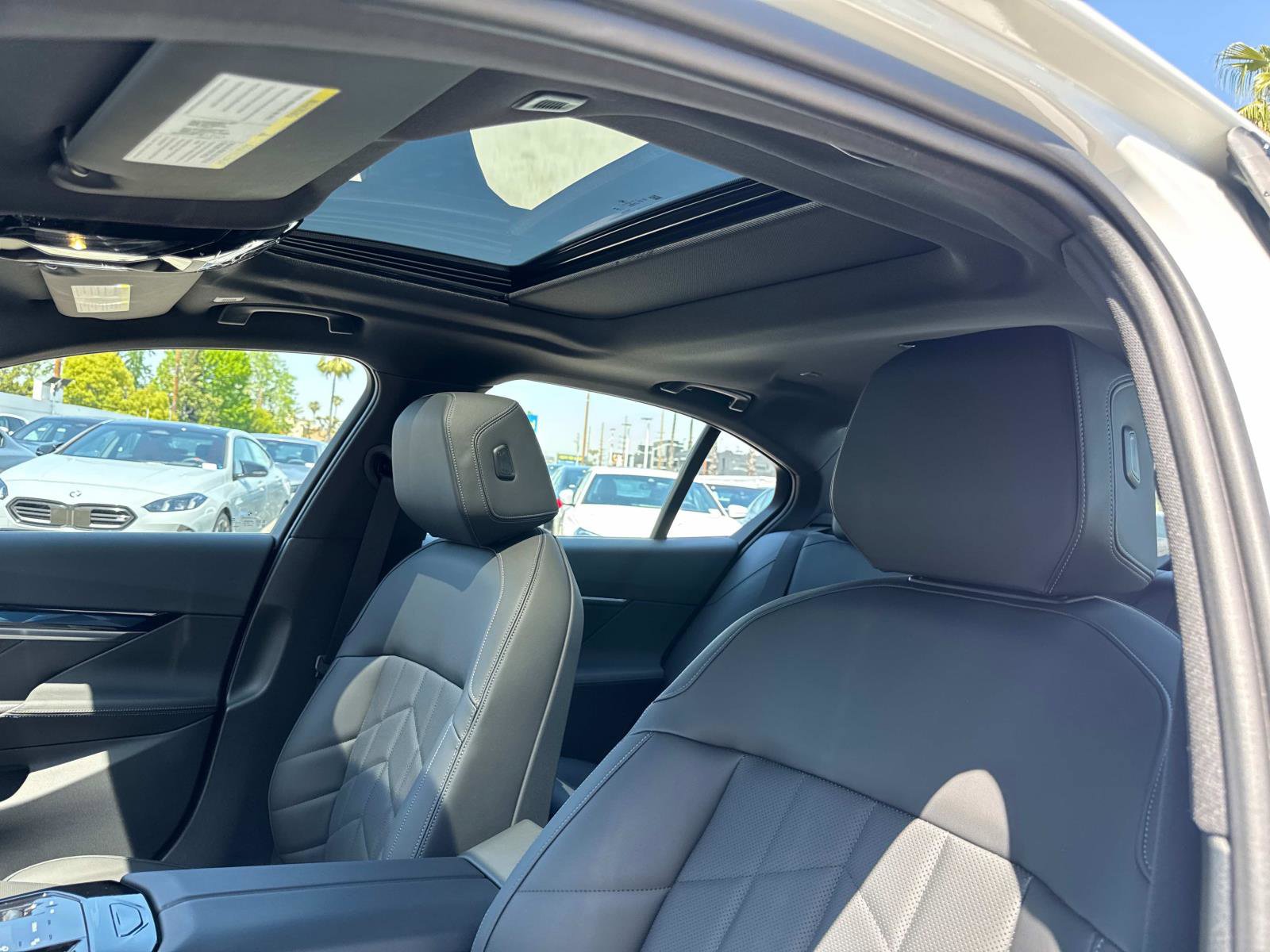 Used 2024 BMW i5 eDrive40i w/ M Sport Package image 16