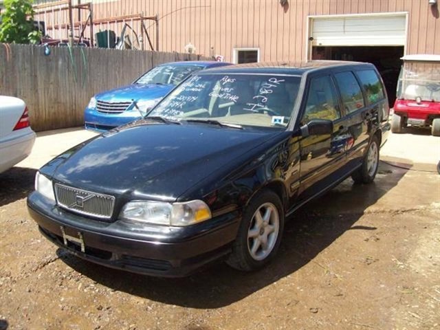 Used 1998 Volvo V70 FWD image 3