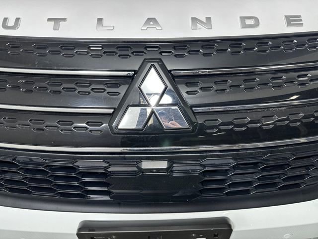 Used 2023 Mitsubishi Outlander SE image 9