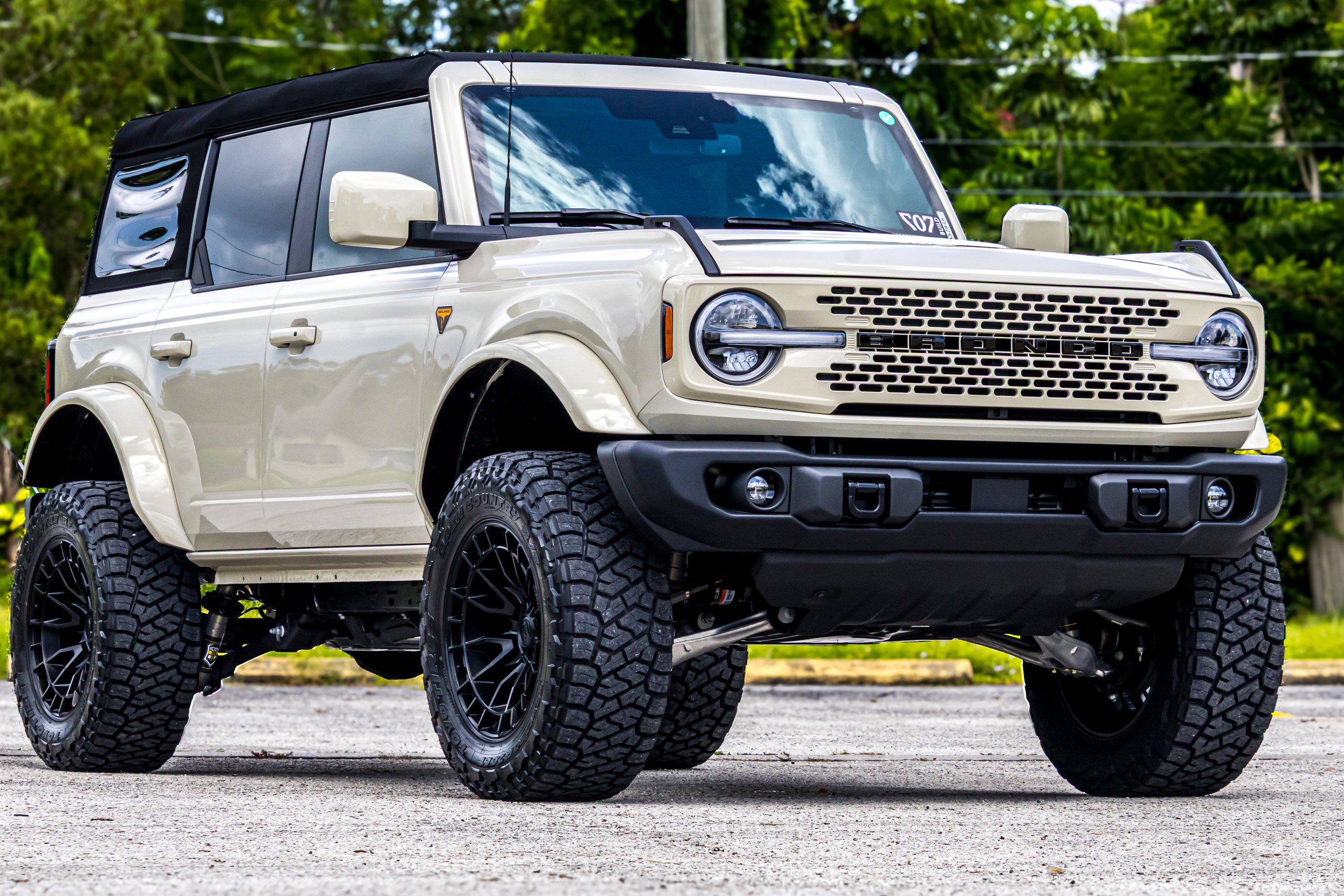 New 2025 Ford Bronco Badlands image 1