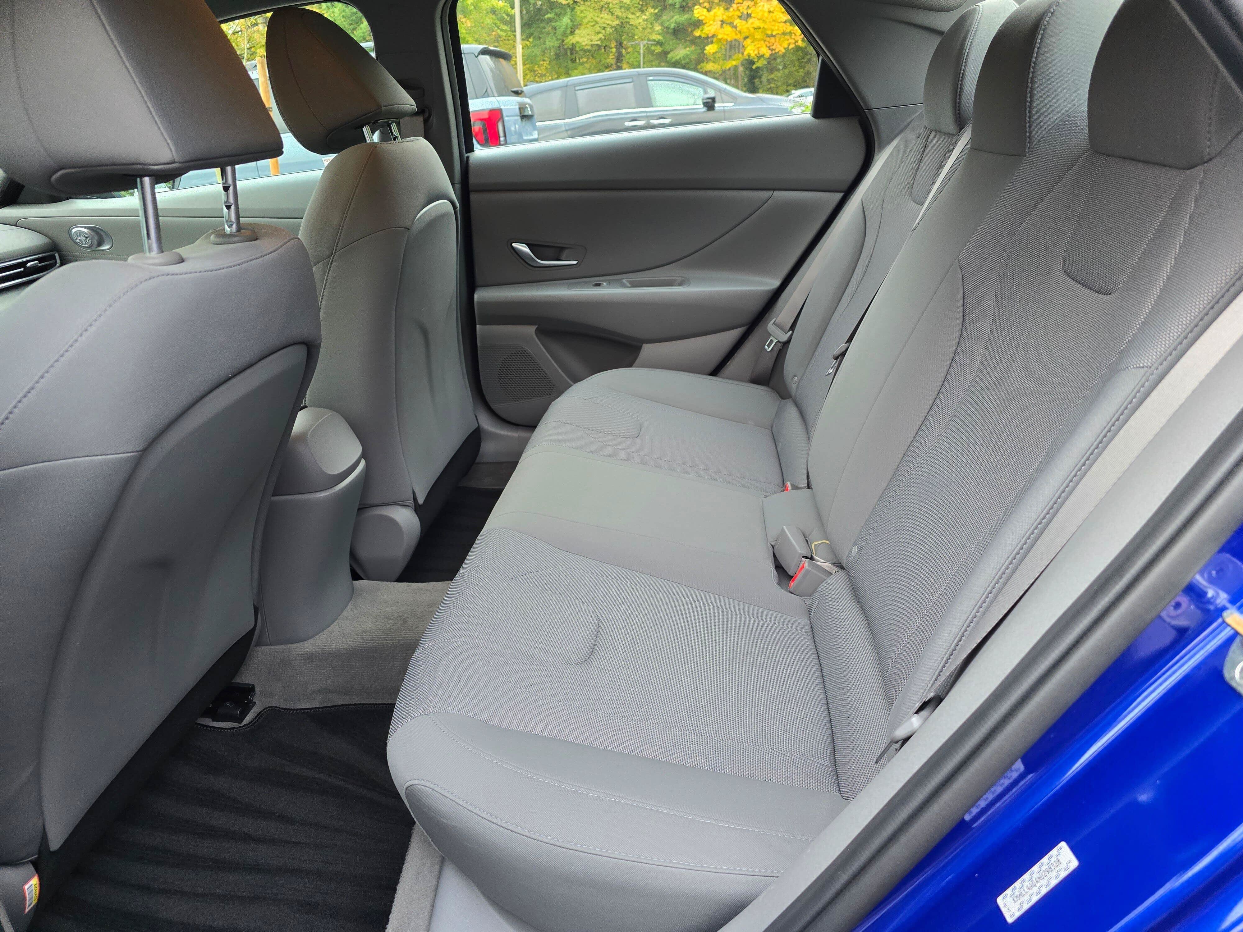 Used 2022 Hyundai Elantra SE FWD image 15