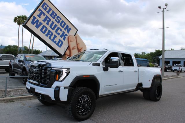 Used 2024 GMC Sierra 3500 Denali Ultimate AWD/4WD image 1