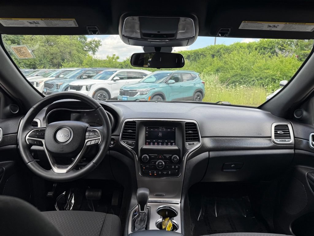 Used 2018 Jeep Grand Cherokee Laredo RWD image 28