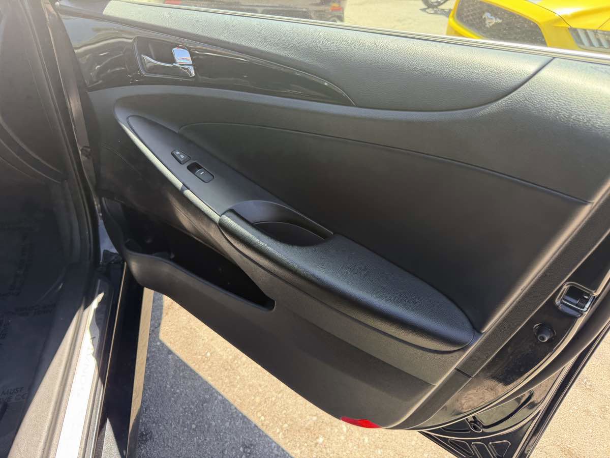 Used 2014 Hyundai Sonata Limited w/ Technology Package 05 FWD image 14