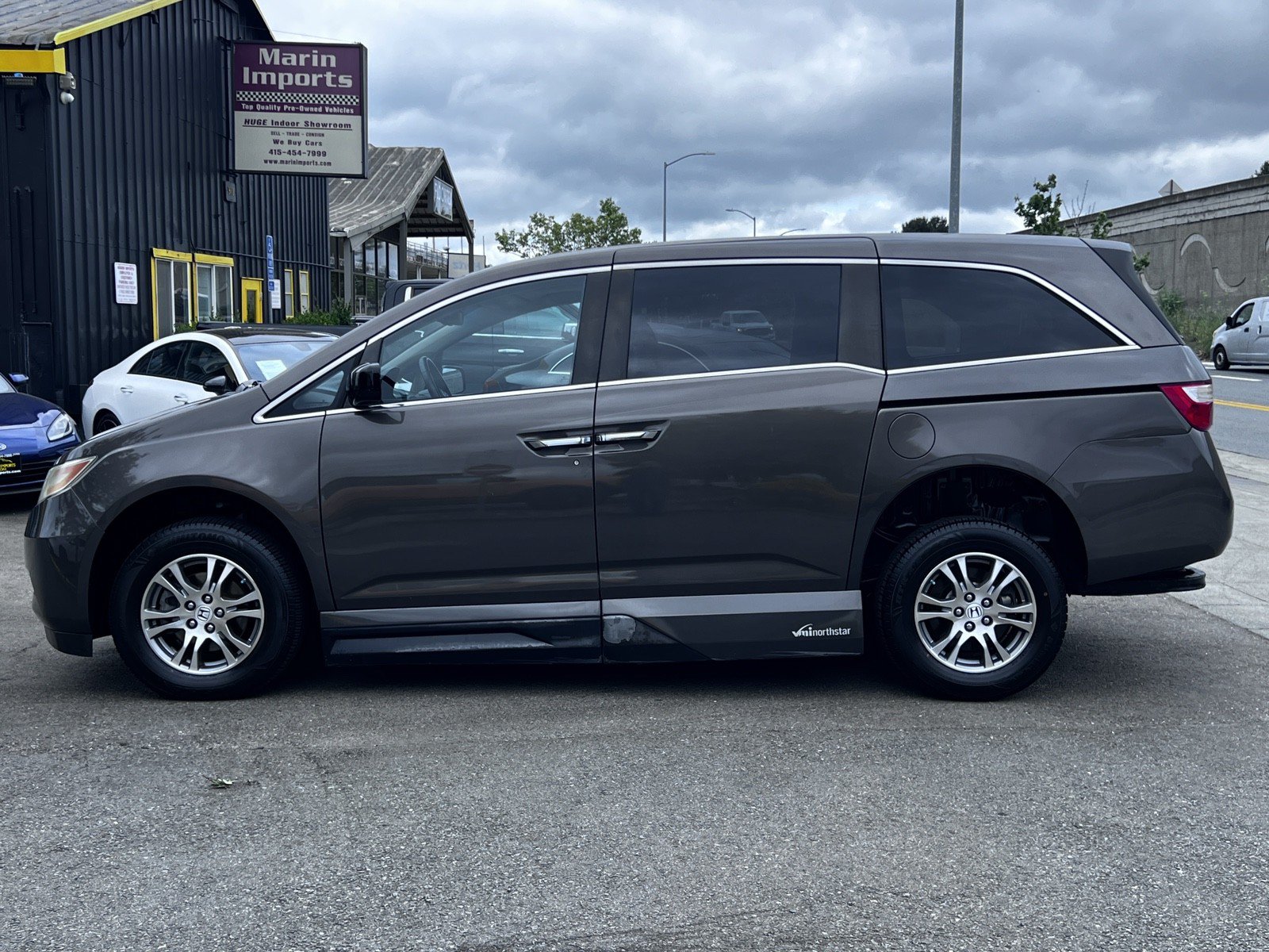 Used 2011 Honda Odyssey EX-L image 9