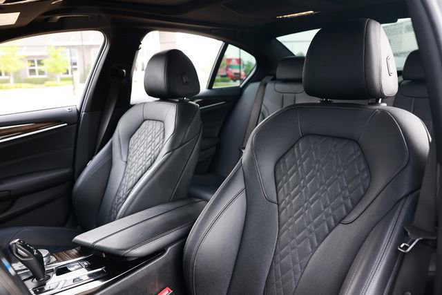 Used 2021 BMW 530i w/ Convenience Package RWD image 9