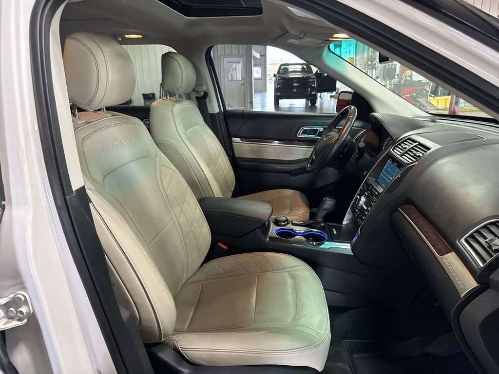 Used 2017 Ford Explorer Platinum AWD/4WD image 33