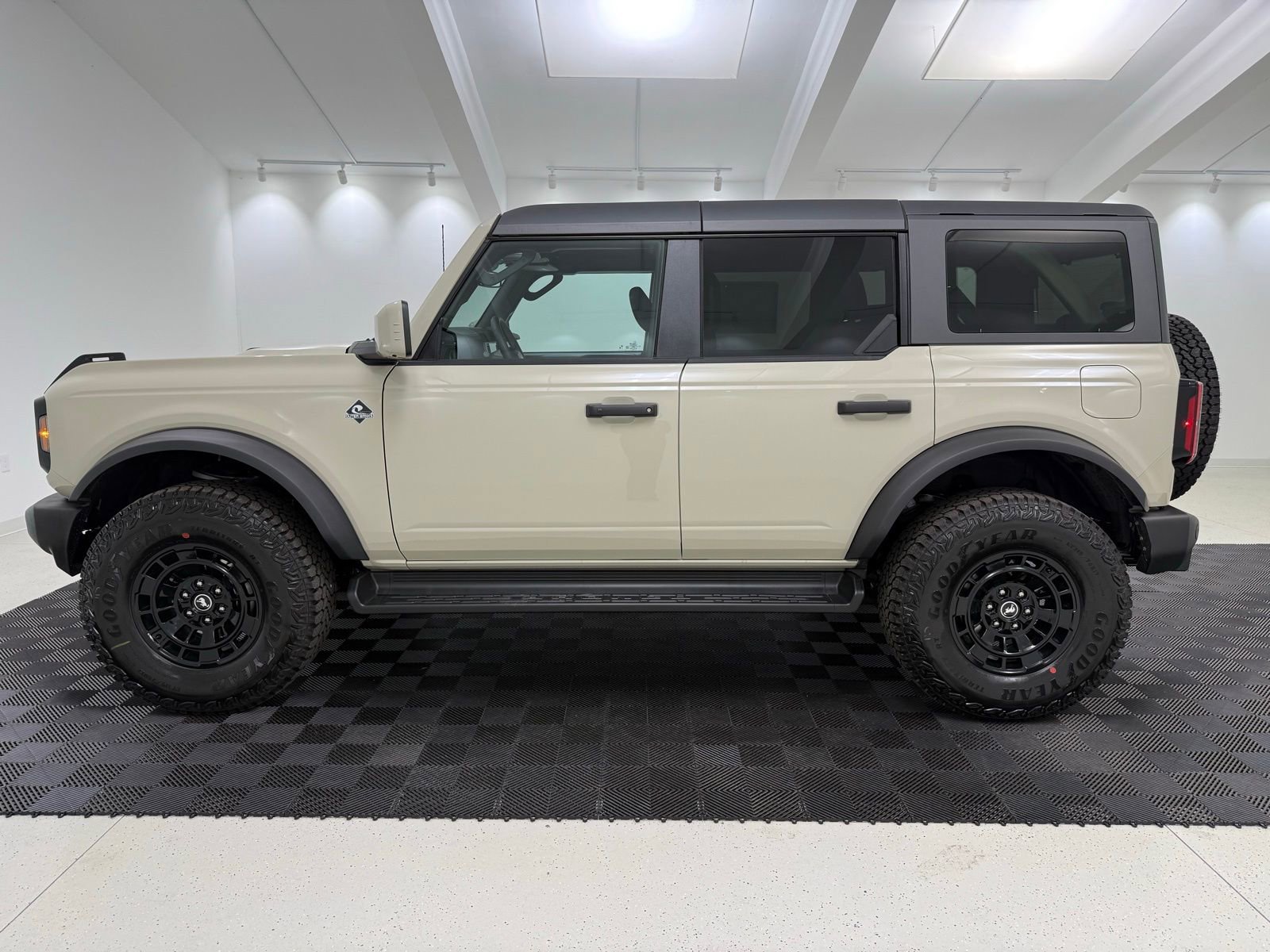 New 2026 Ford Bronco Outer Banks image 4