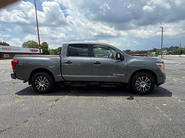 Used 2024 Nissan Titan SV w/ SV Convenience Package RWD image 2