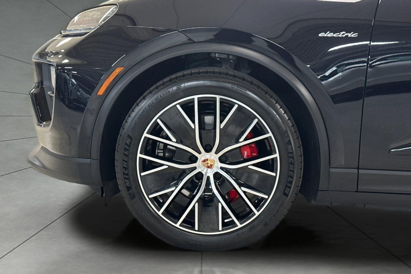 New 2025 Porsche Macan 4S Electric image 12