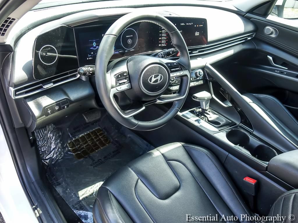 Used 2025 Hyundai Elantra Limited FWD image 11