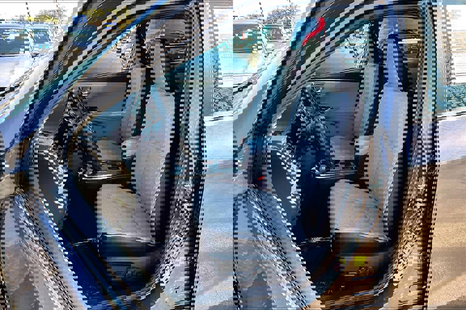 Used 2017 Toyota Camry SE FWD image 9