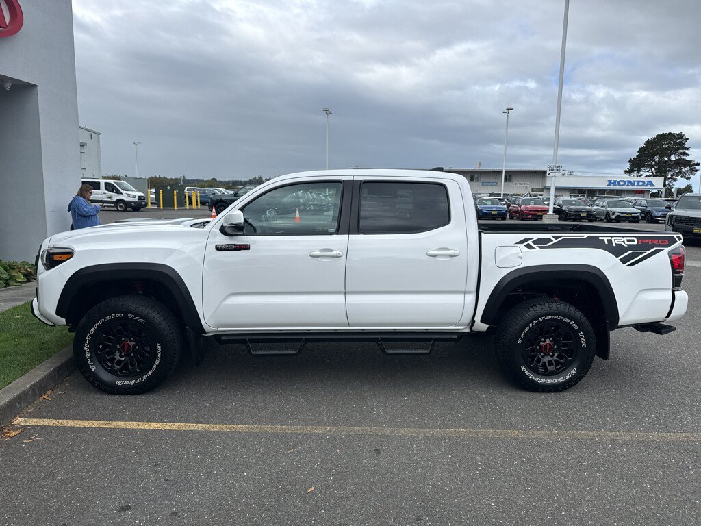 Used 2018 Toyota Tacoma TRD Pro AWD/4WD image 2