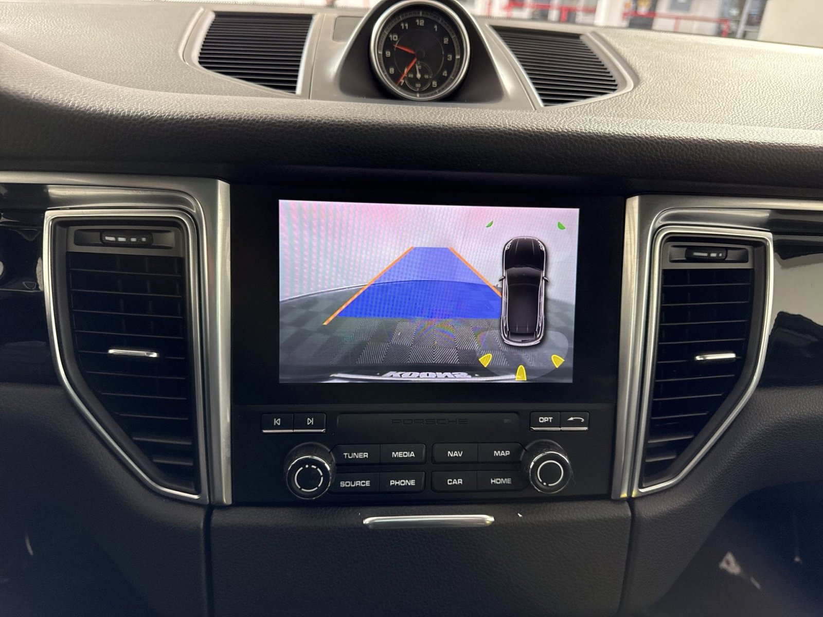 Used 2018 Porsche Macan Sport Edition image 19