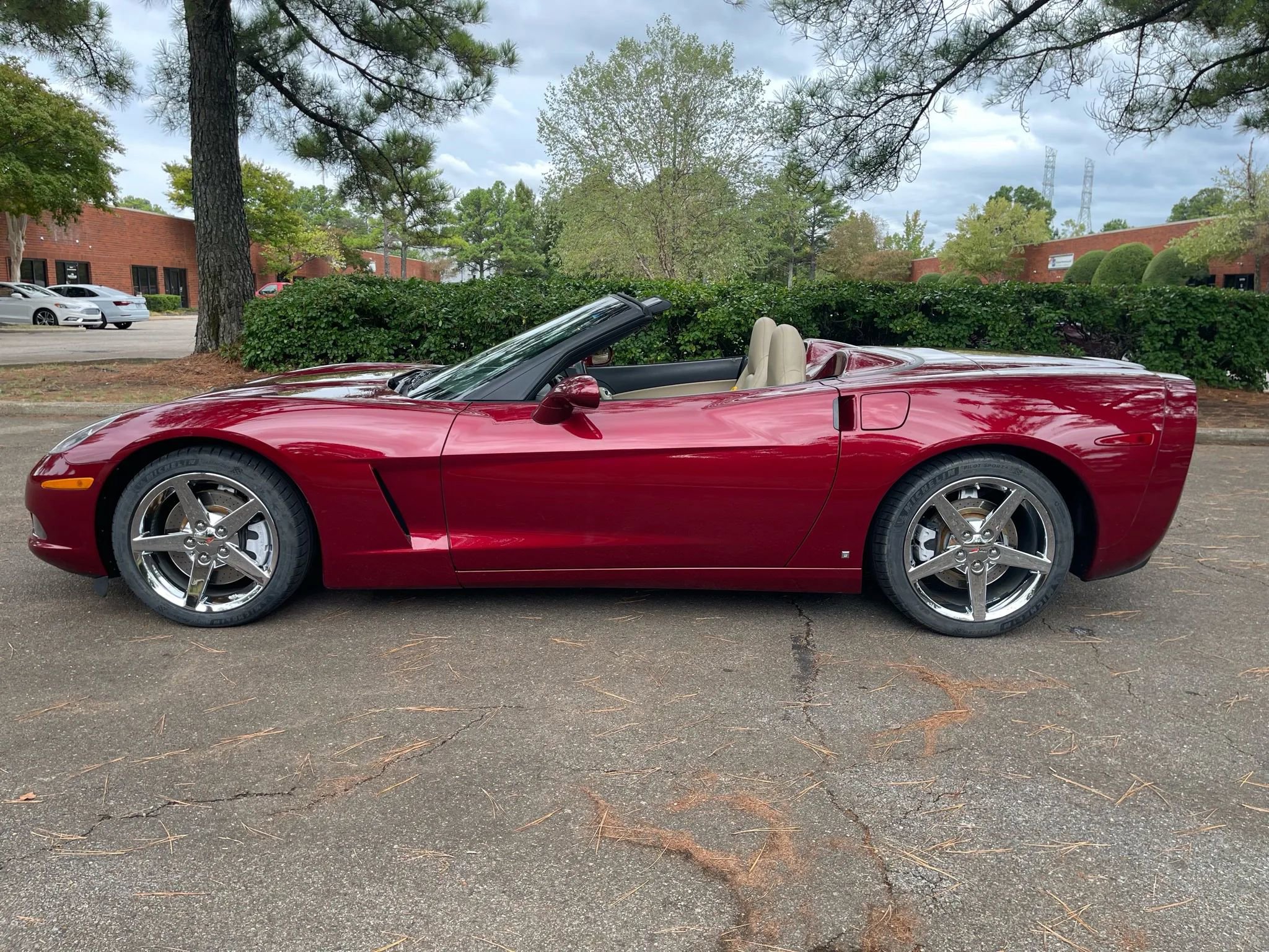 Used 2007 Chevrolet Corvette Convertible w/ Preferred Equipment Group image 2