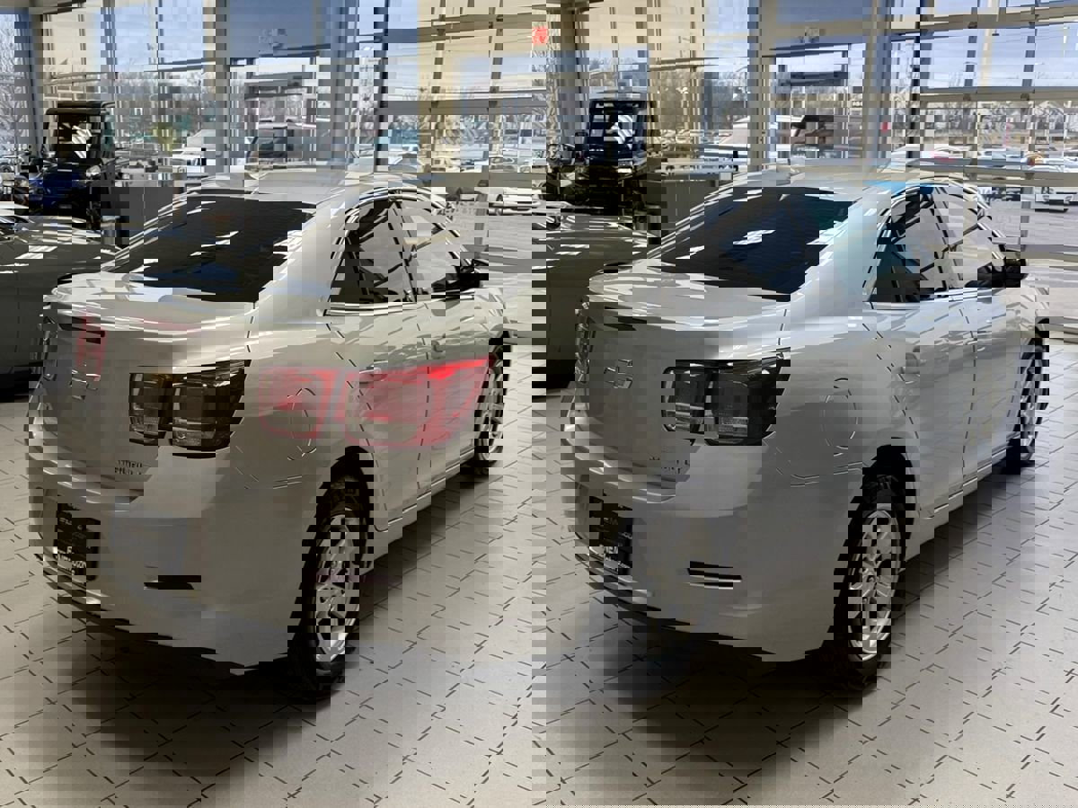 Used 2016 Chevrolet Malibu LT image 11