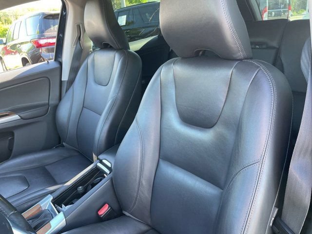 Used 2017 Volvo XC60 T5 Inscription w/ Preferred Option Package AWD/4WD image 9