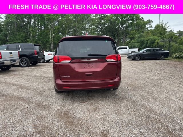 Used 2020 Chrysler Voyager Lxi FWD image 4