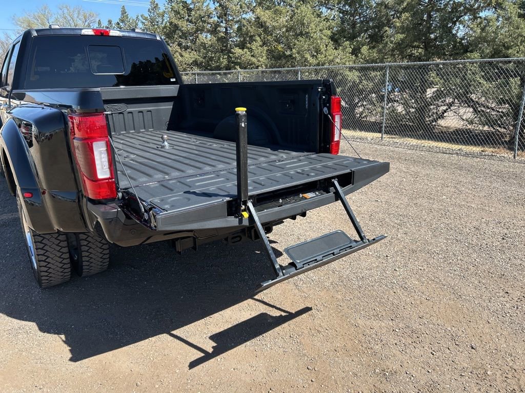Used 2022 Ford F450 Platinum w/ FX4 Off-Road Package image 7