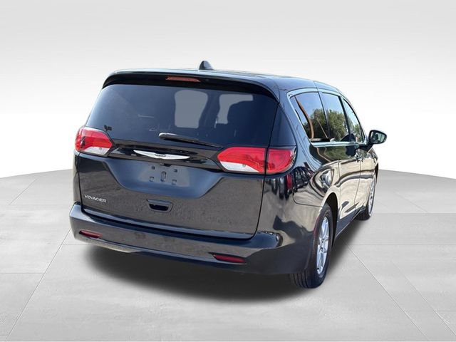 Used 2023 Chrysler Voyager LX FWD image 5
