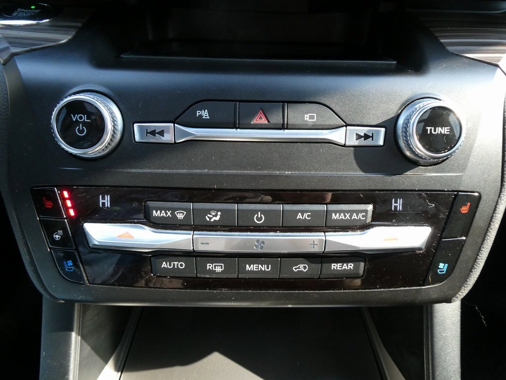 Used 2020 Ford Explorer Limited image 32