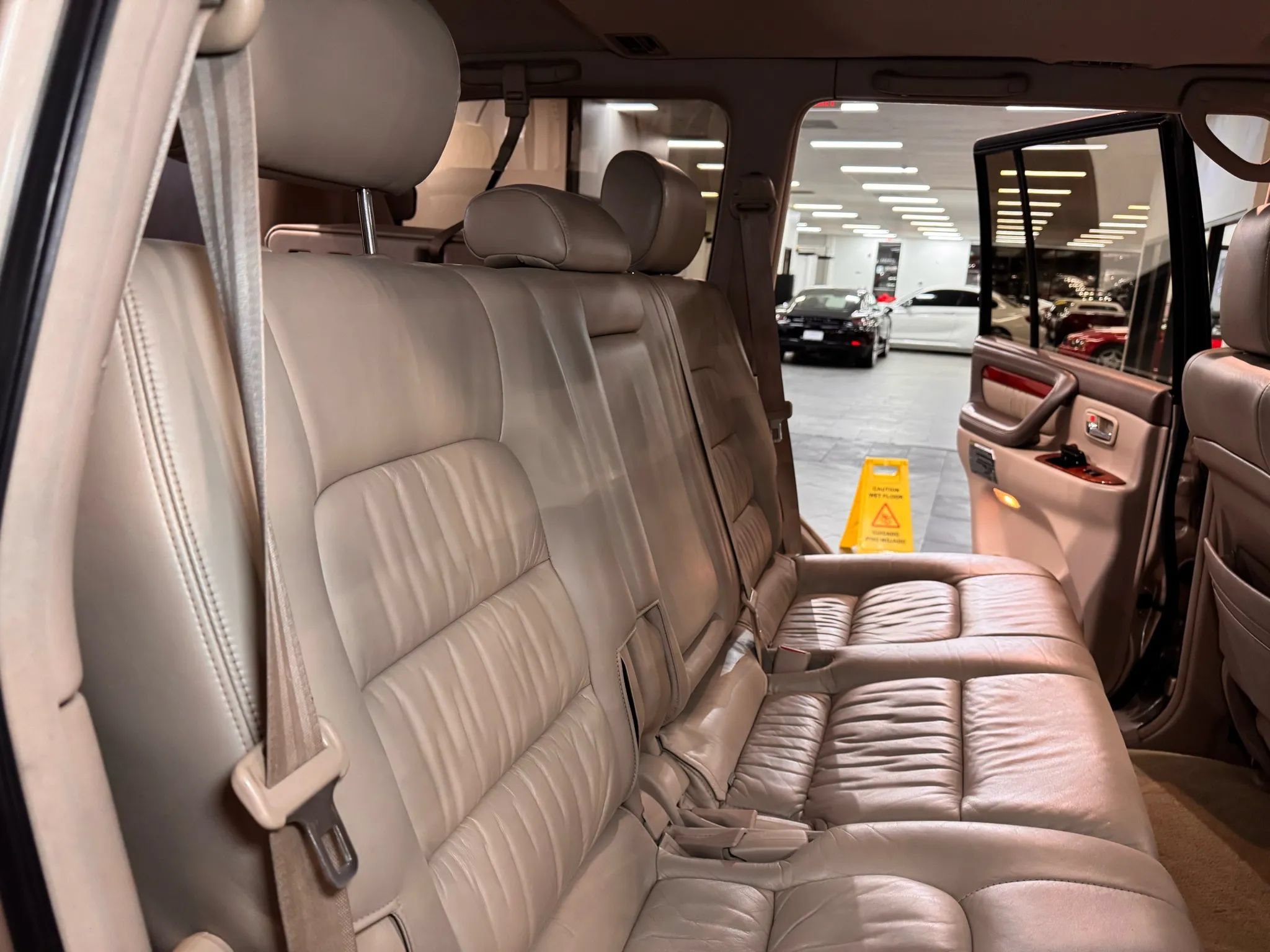 Used 2001 Lexus LX 470 4WD image 16