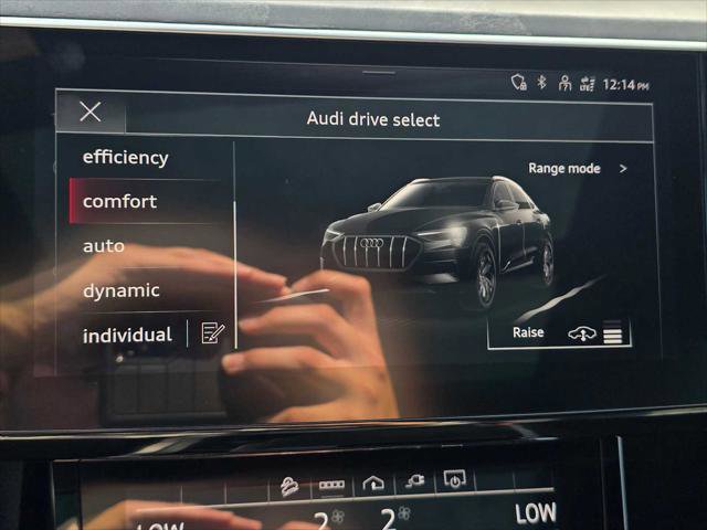 Used 2024 Audi Q8 e-tron Premium image 32