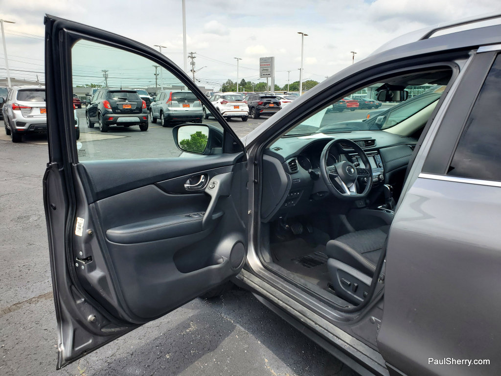 Used 2020 Nissan Rogue SV AWD/4WD image 16
