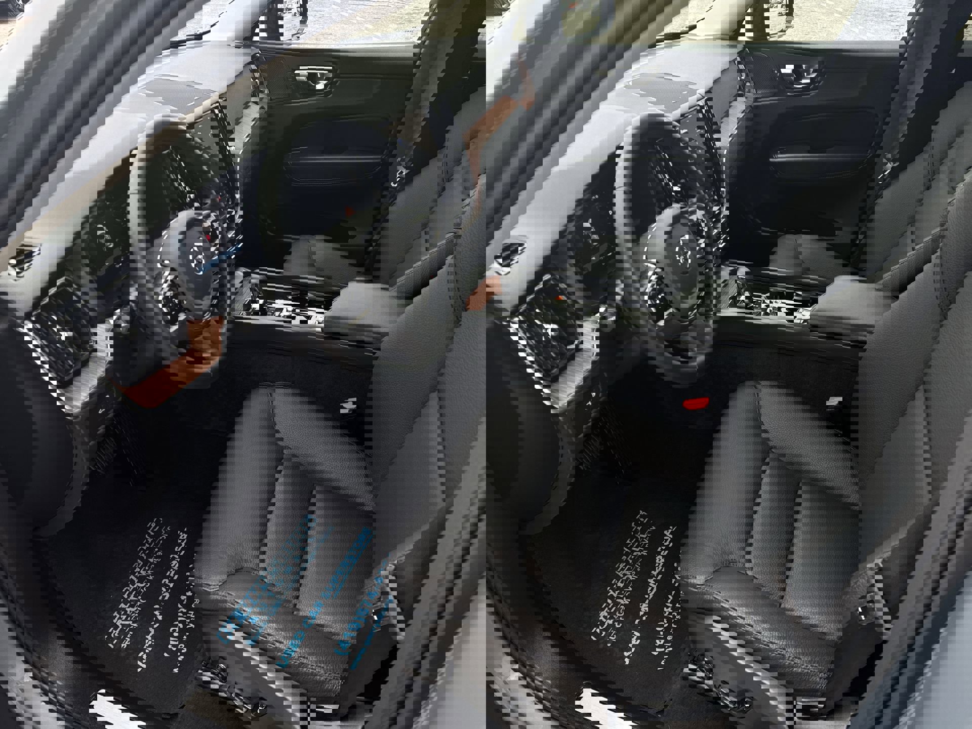 Used 2024 Volvo XC60 T8 Plus w/ Climate Package image 10