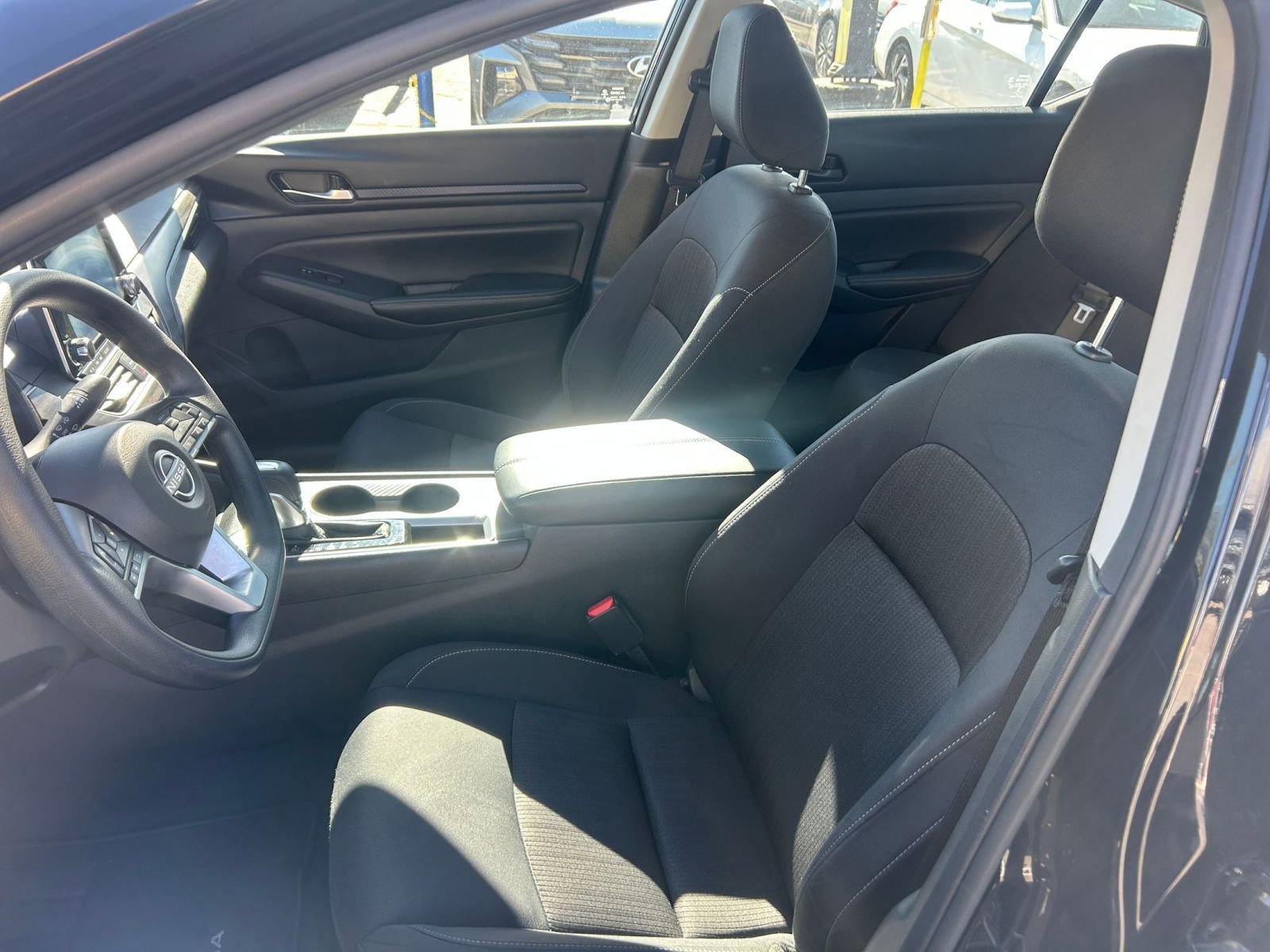 Used 2025 Nissan Altima 2.5 SV image 25