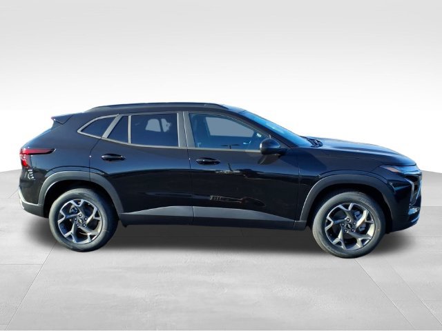 New 2026 Chevrolet Trax LT w/ Sunroof Package FWD image 2