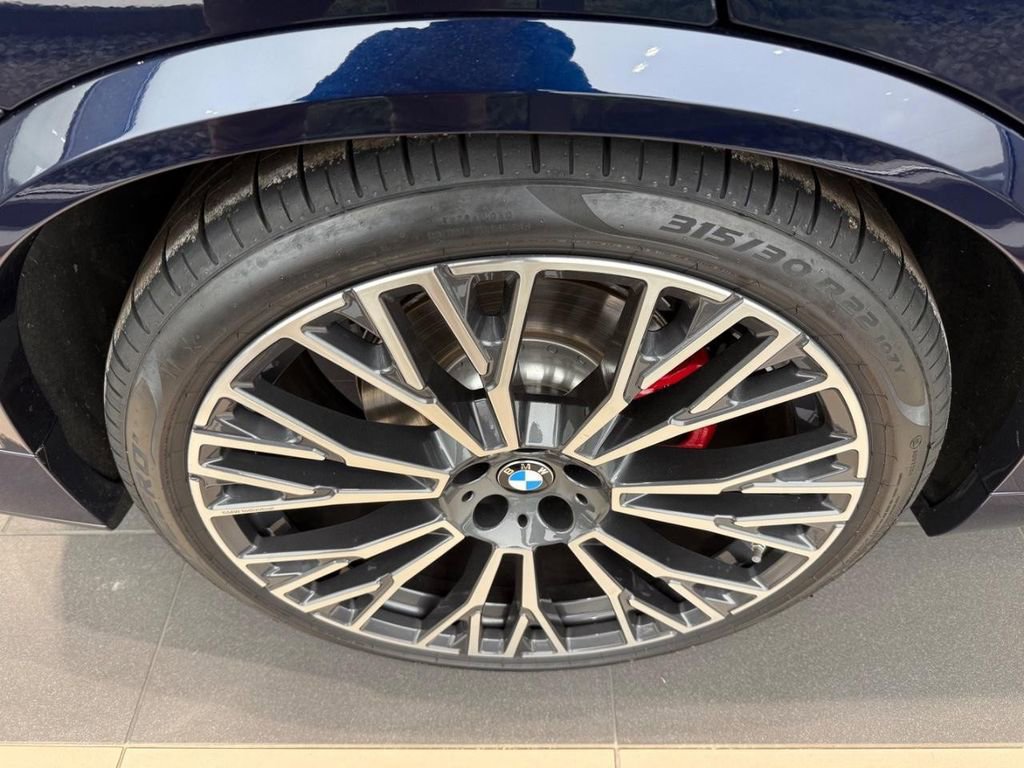 New 2026 BMW X5 xDrive40i w/ Executive Package image 3