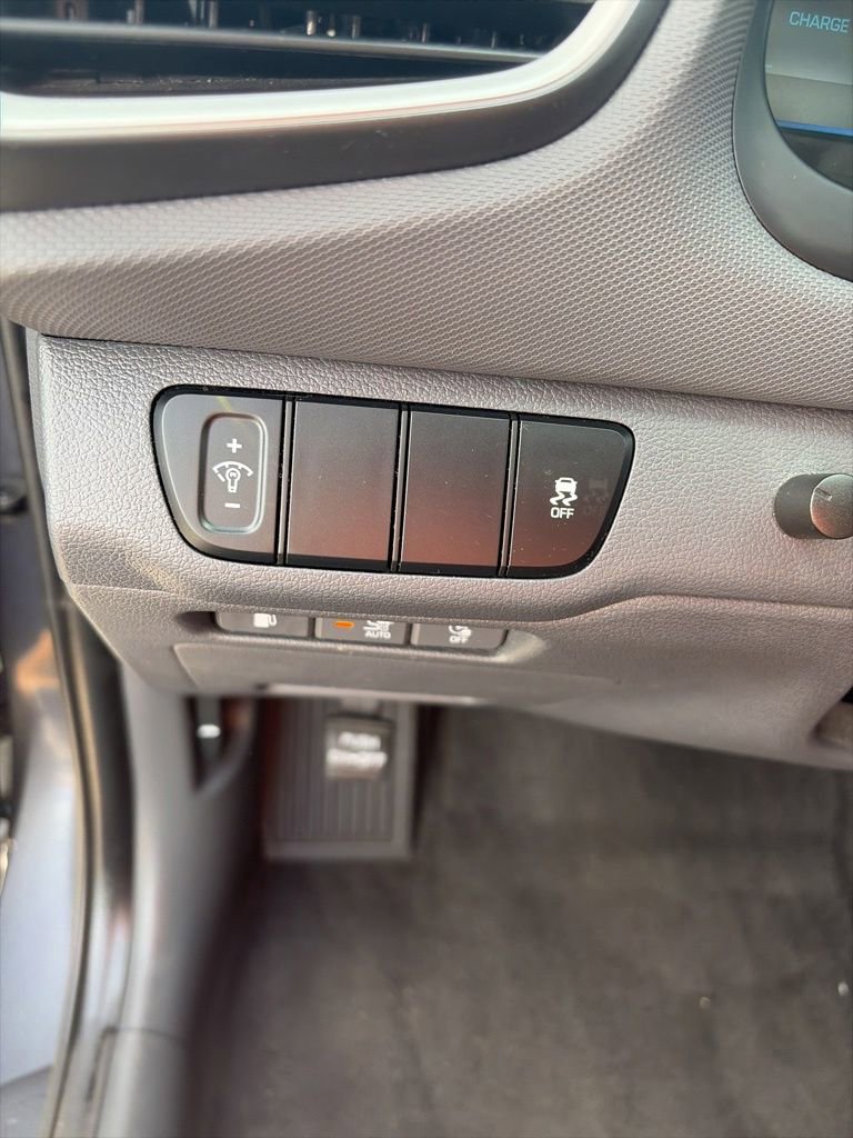 Used 2019 Hyundai Ioniq Plug-In Hybrid FWD image 12