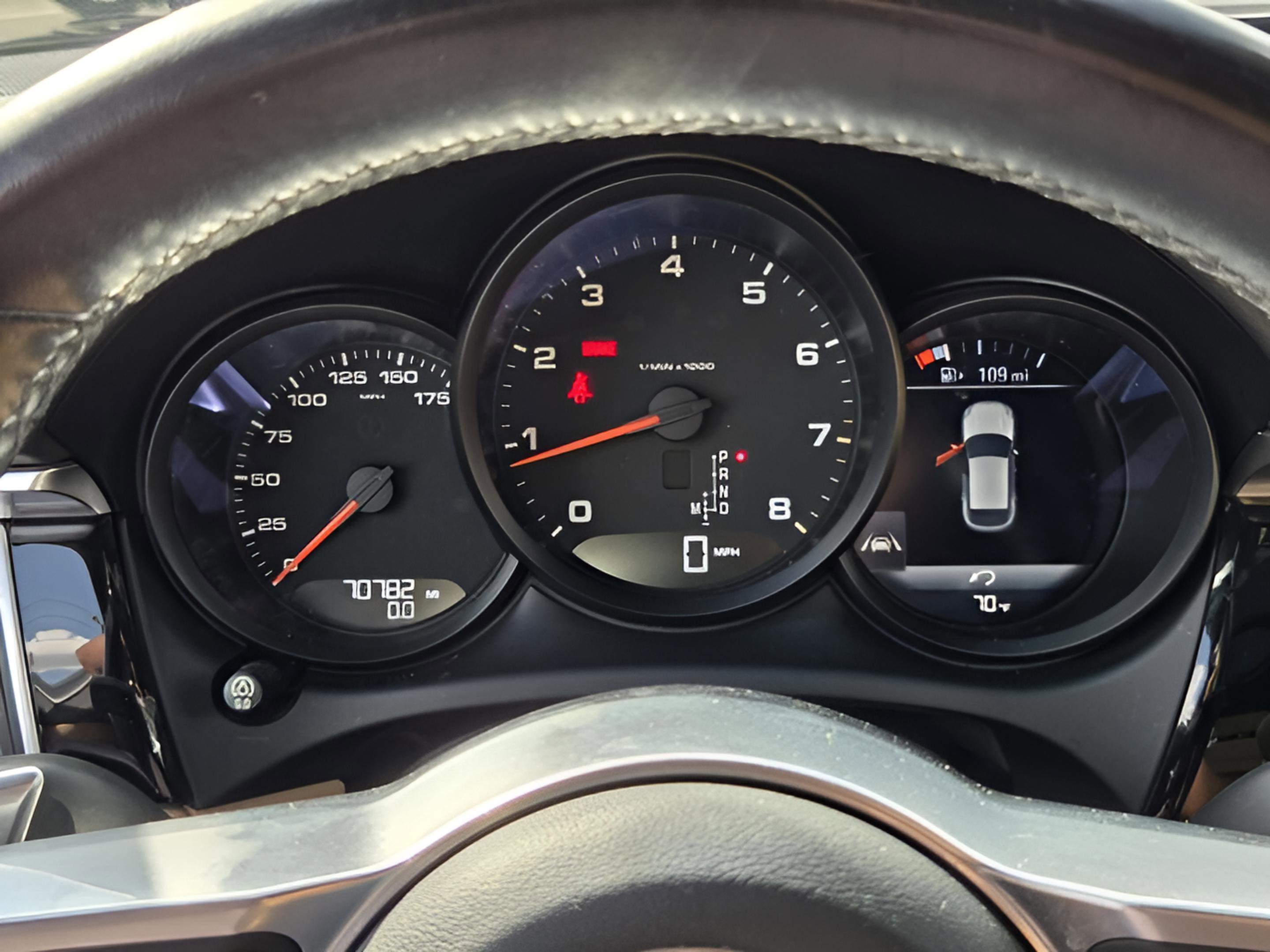 Used 2018 Porsche Macan Base image 22