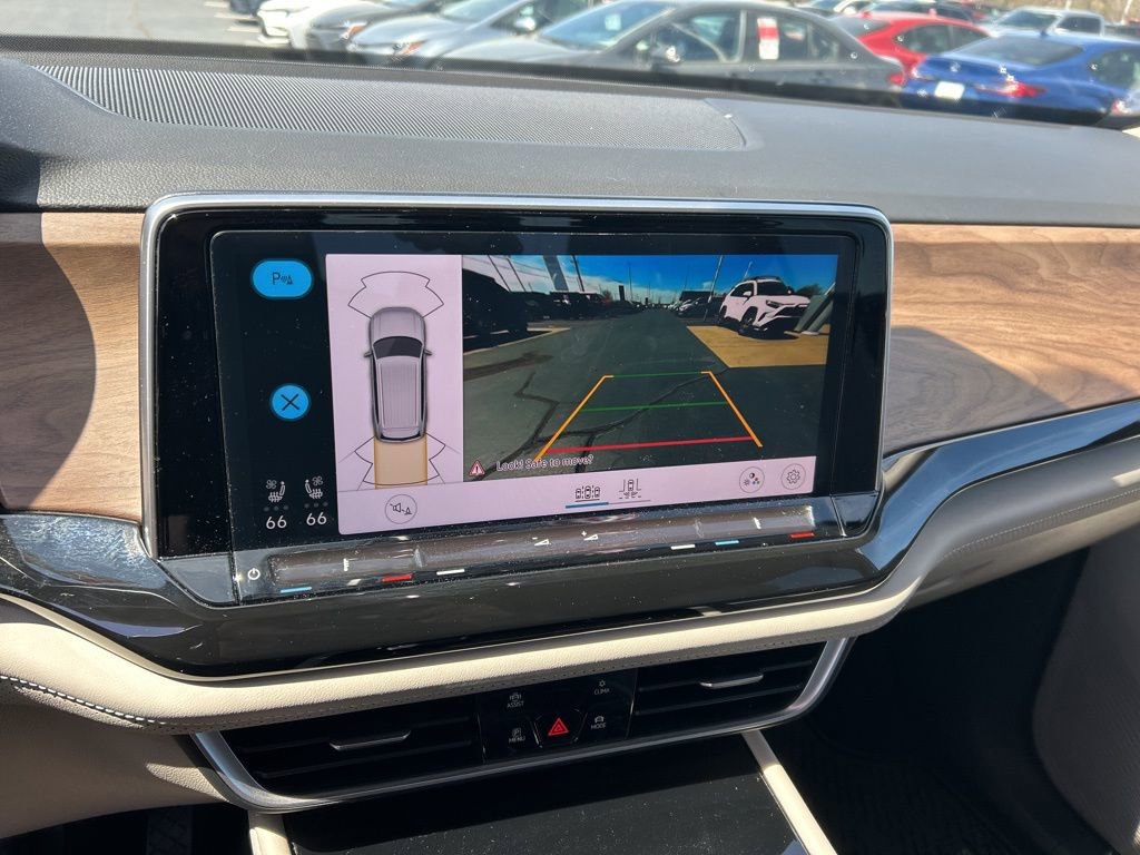 Used 2025 Volkswagen Atlas SE image 11