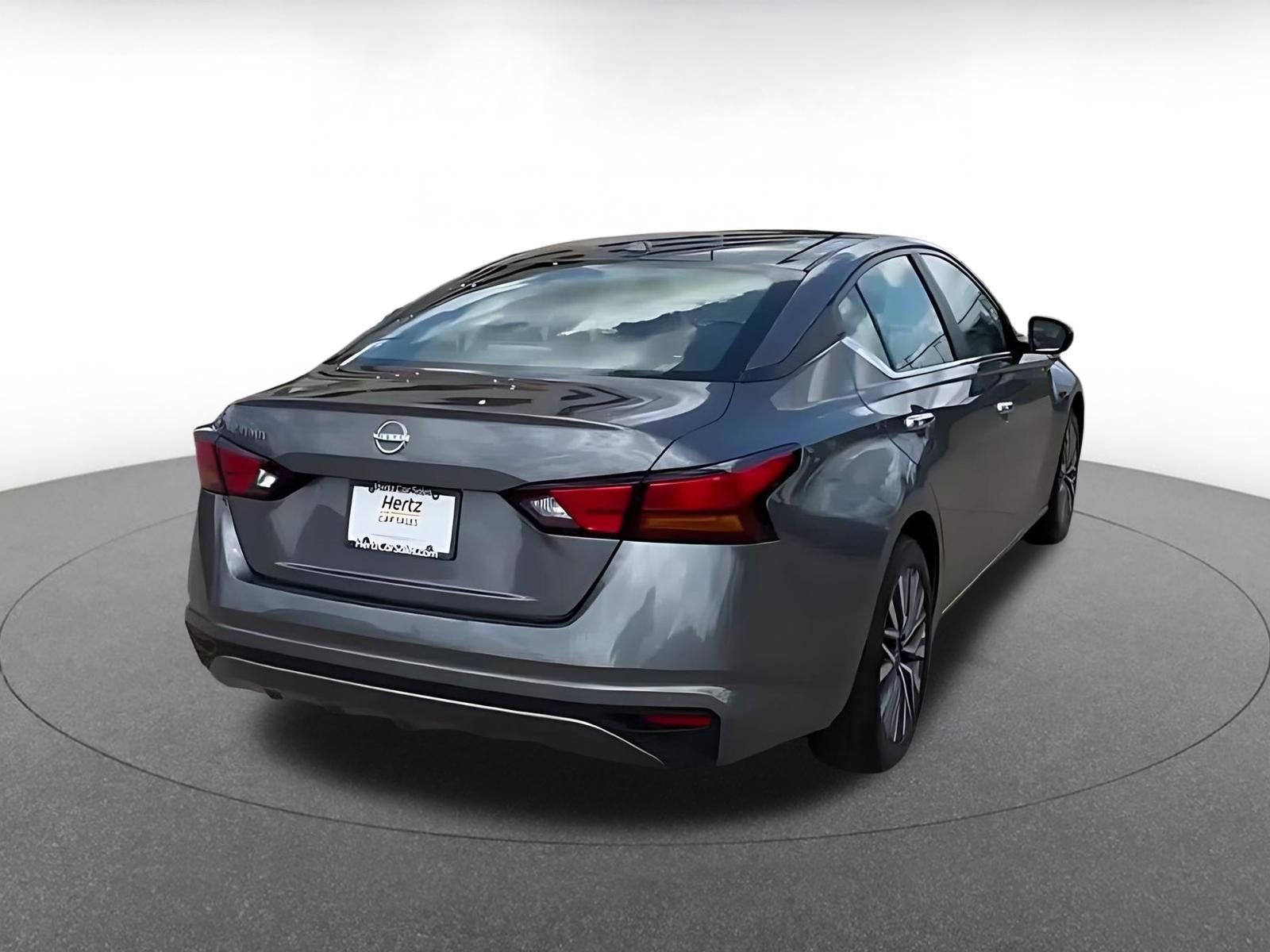 Used 2025 Nissan Altima 2.5 SV FWD image 15